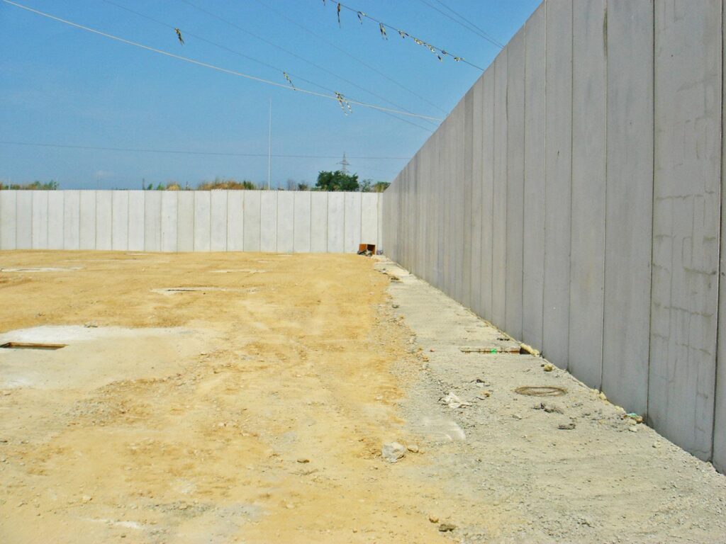 Muro de contención de hormigón armado 01