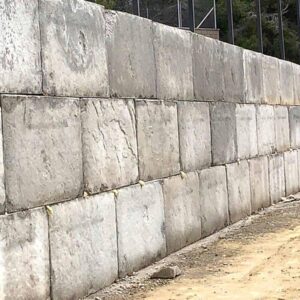 Muro de contención con bloques de hormigón