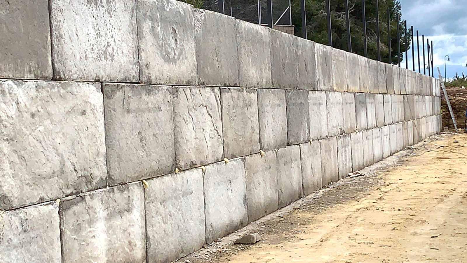 Muro de contención con bloques de hormigón